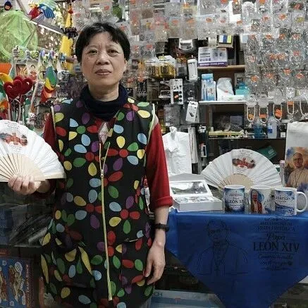 【欧浪】教皇即将访问海岛  华人店热销各种纪念品