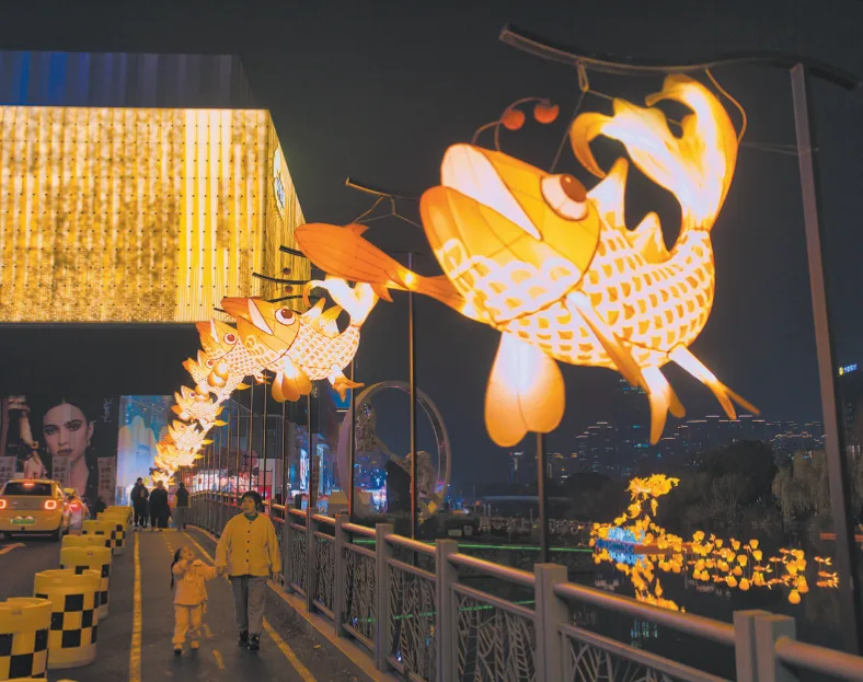 非遗光影点亮夜空！到温州大麓音乐节广场赏花灯