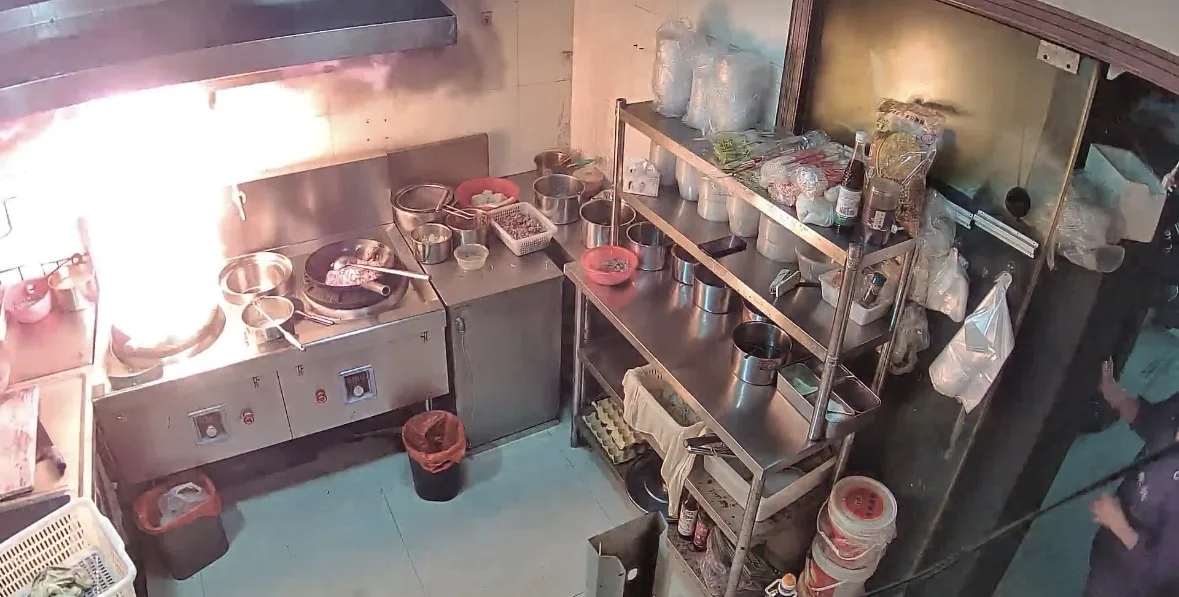 50秒惊魂！乐清后厨油锅“死灰复燃”，竟是这个操作惹的祸