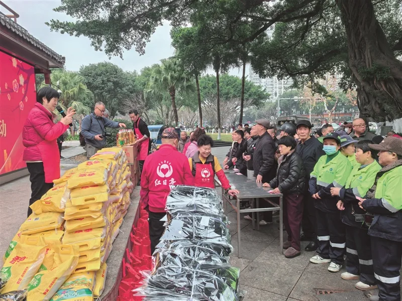 红日亭“冬日送温暖” 180位群众收到新春慰问
