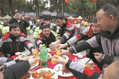 温州举办“驿站是我家 温馨过大年”户外劳动者暖心服务活动