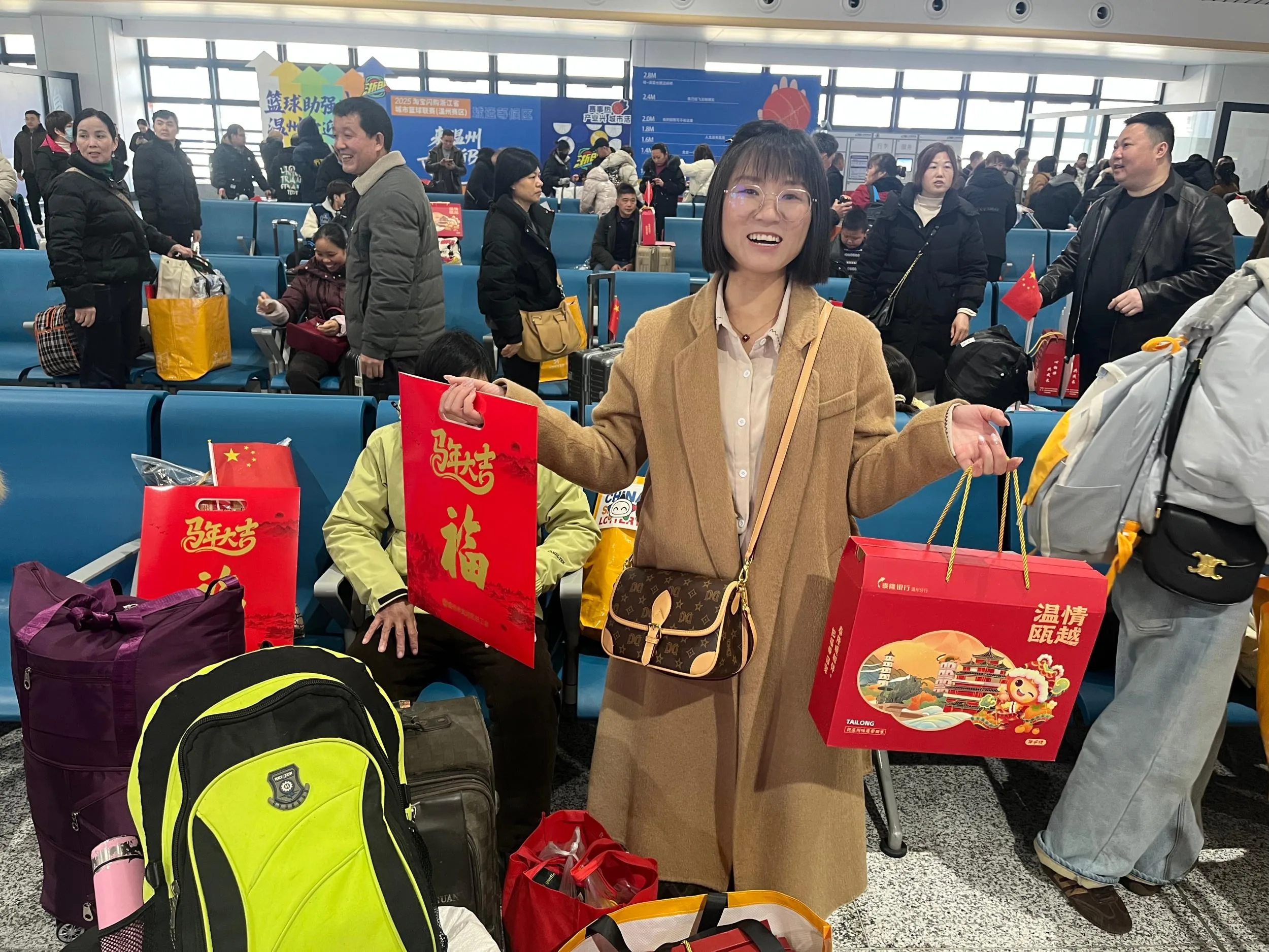 从彻夜刷票到“坐等发车” 温州多部门联动助力三百宜宾工友无忧返乡