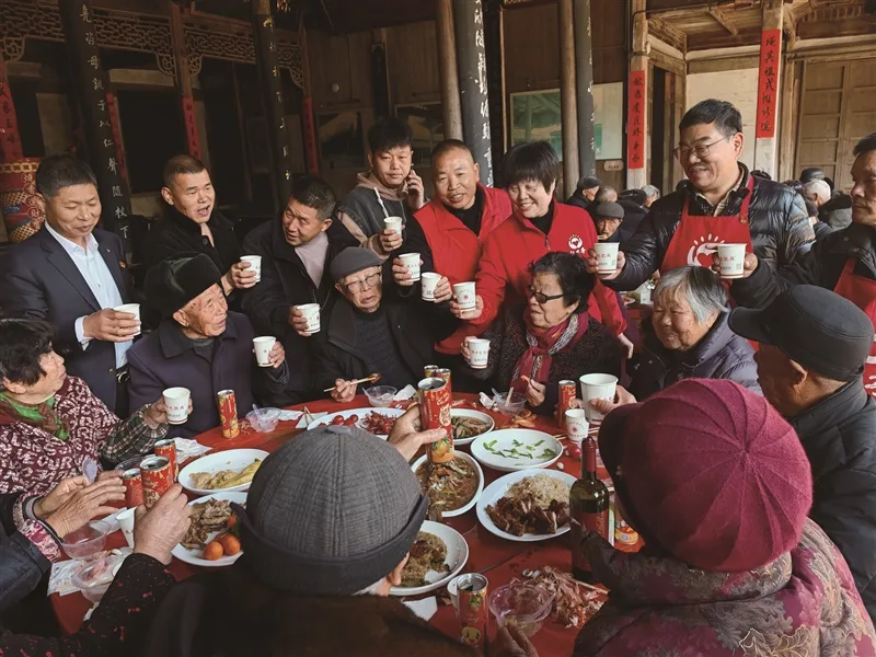 爱满芙蓉！百余老人喜领新年暖心礼
