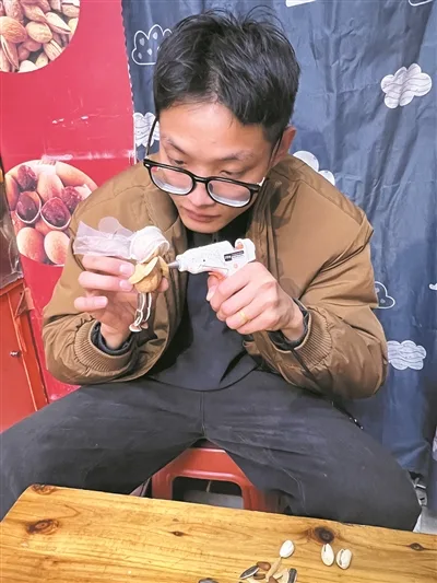瑞安“炒二代”用坚果做“手办”记录人生