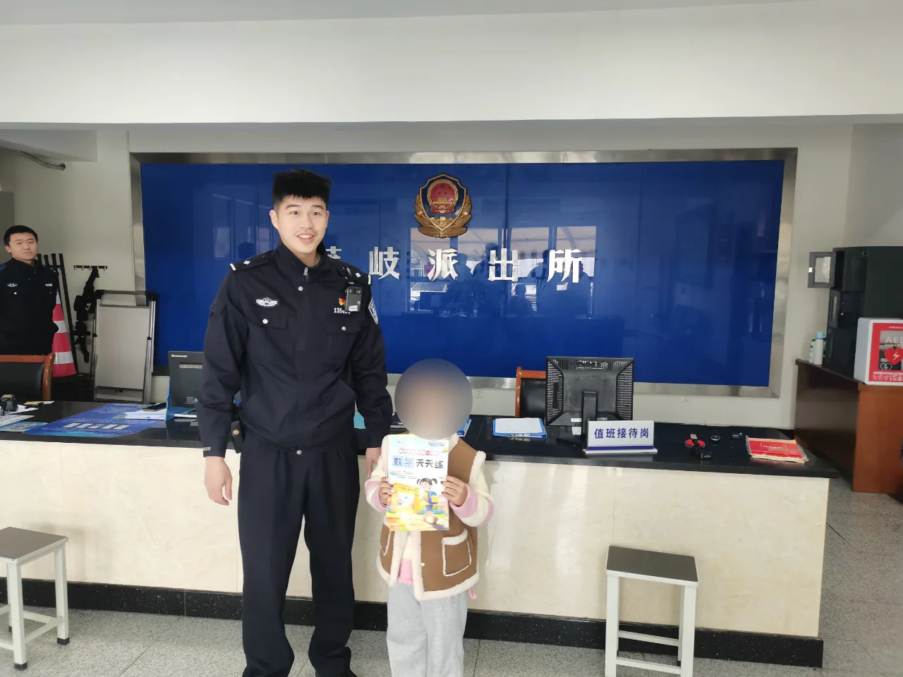 孩子的寒假作业被偷了！温州民警：包找回的