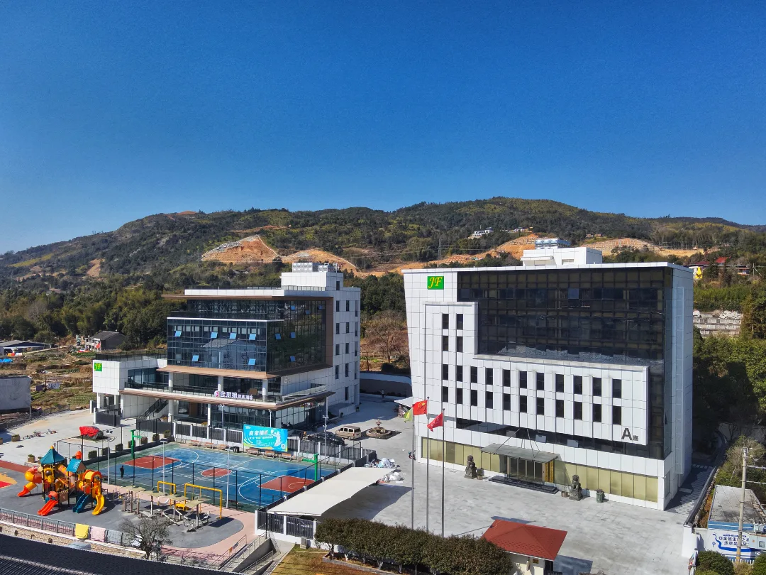 苍南山区小镇崛起3座总部大楼 集群孵化走出发展新模式