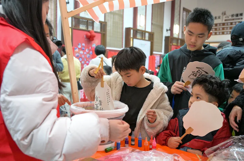 温州文成：文明实践市集解锁新春“文明味”