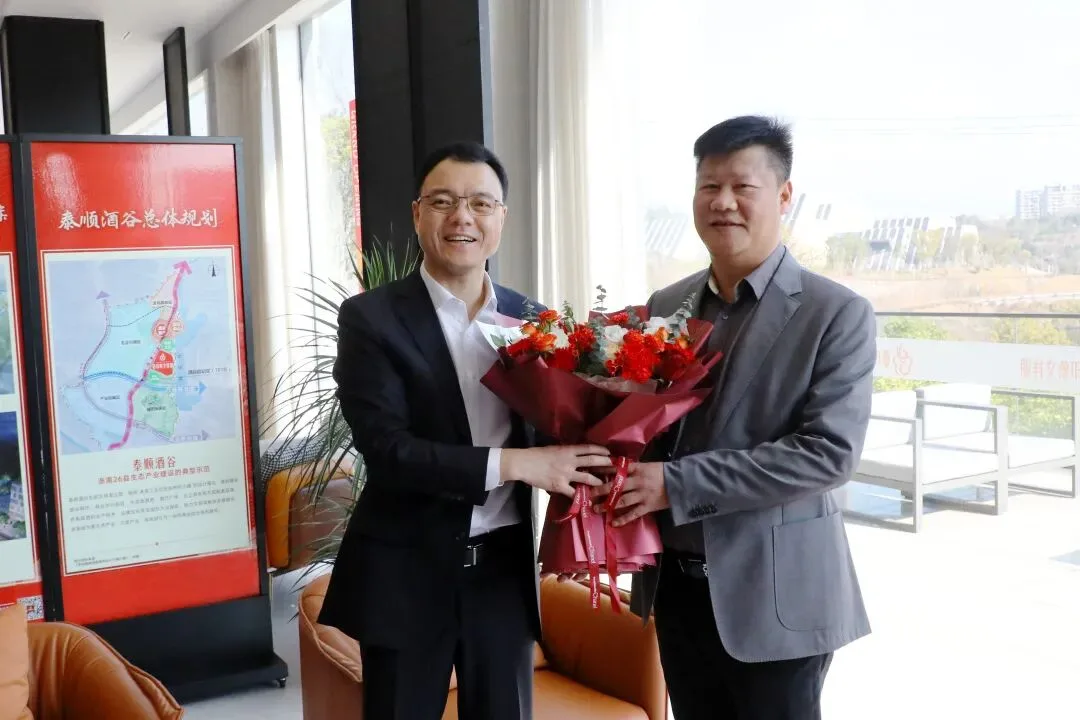 泰顺县委书记张银贵春节走访慰问泰商代表