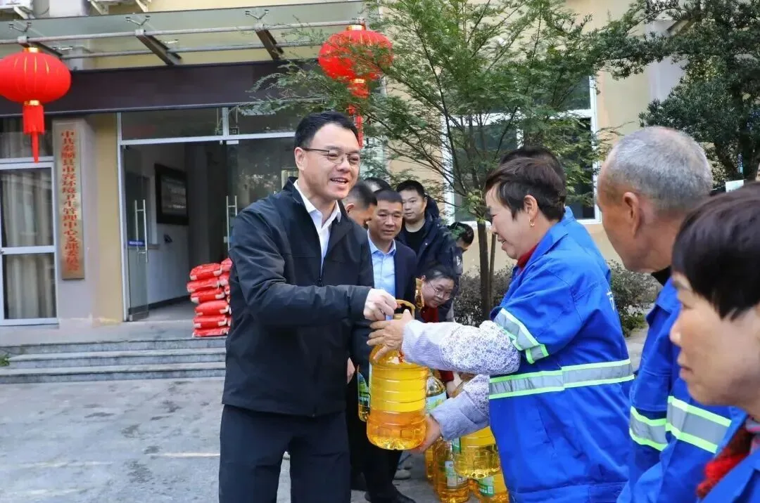 泰顺县委书记张银贵走访慰问春节假期坚守岗位工作人员