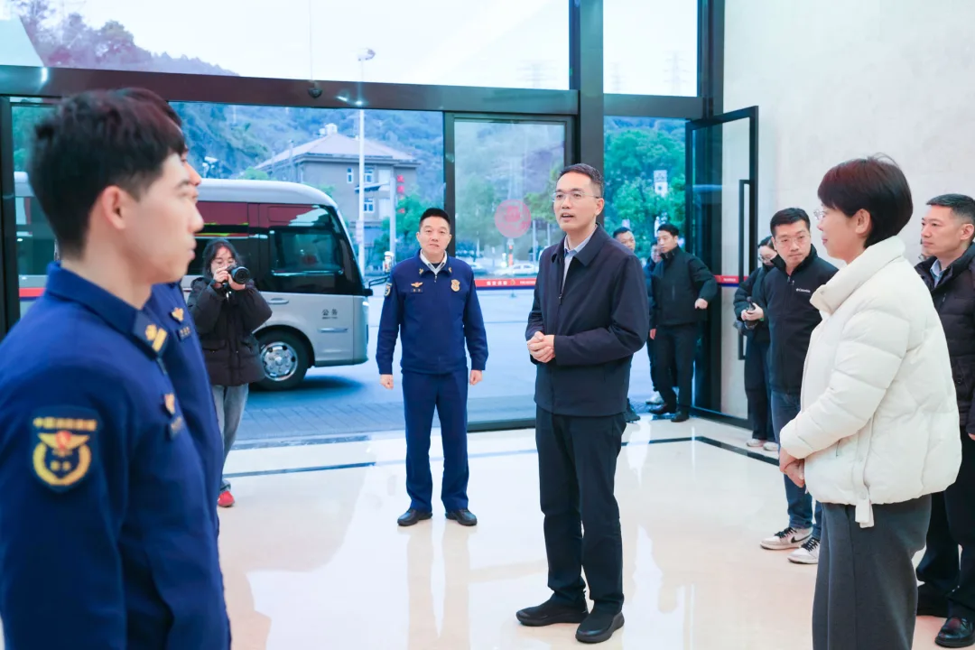 坚守一线岗位 守护万家团圆 瑞安市领导与消防指战员一起包饺子迎新春