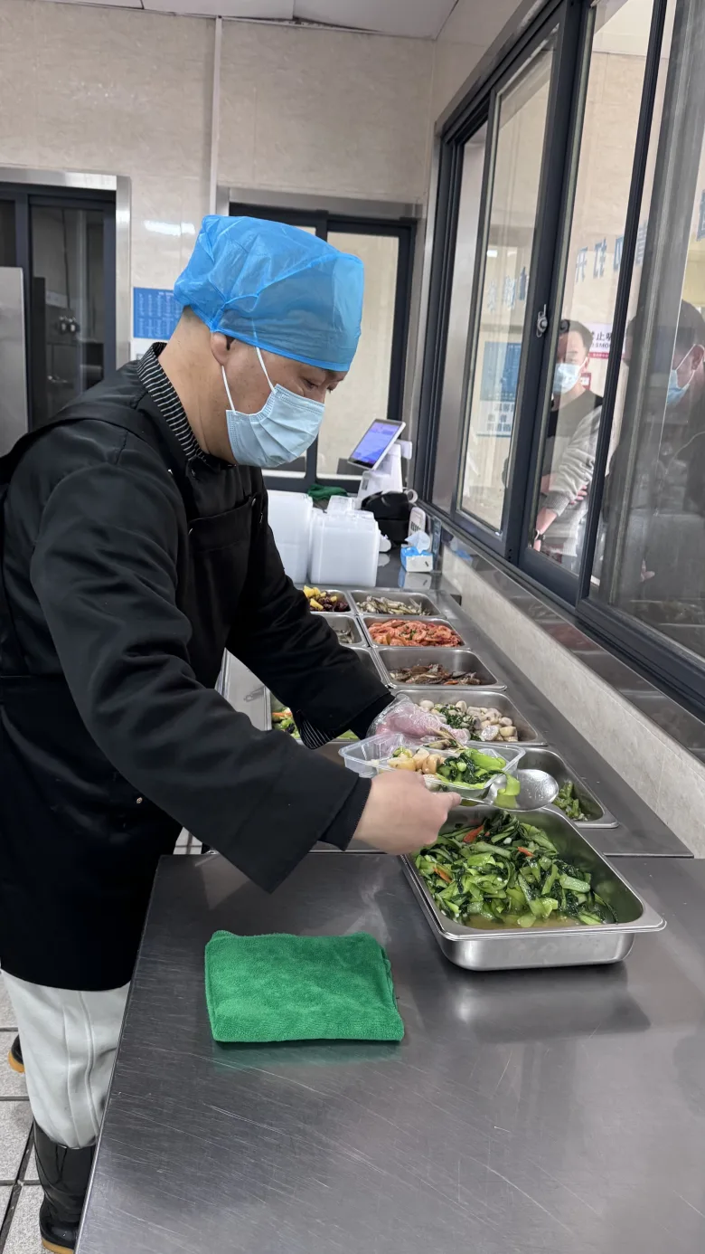 温州一家医院食堂春节开放平价餐食外卖