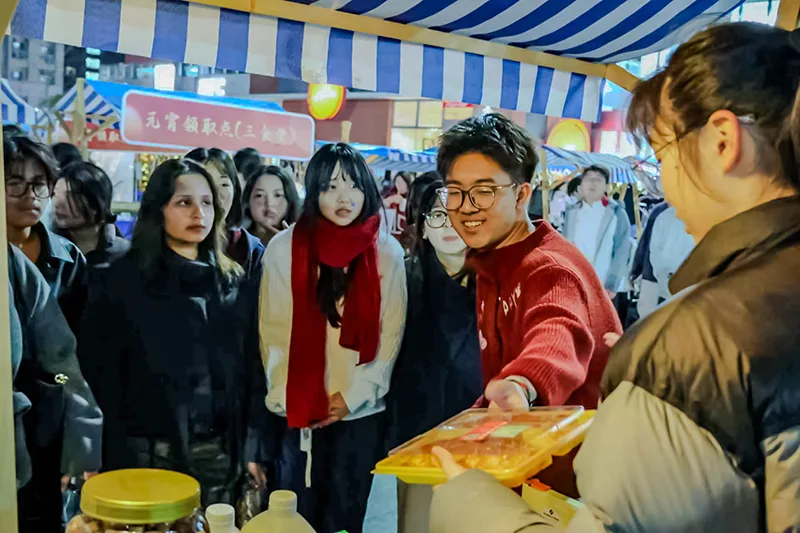 温州商学院：这场家乡特产创业夜市满满烟火气