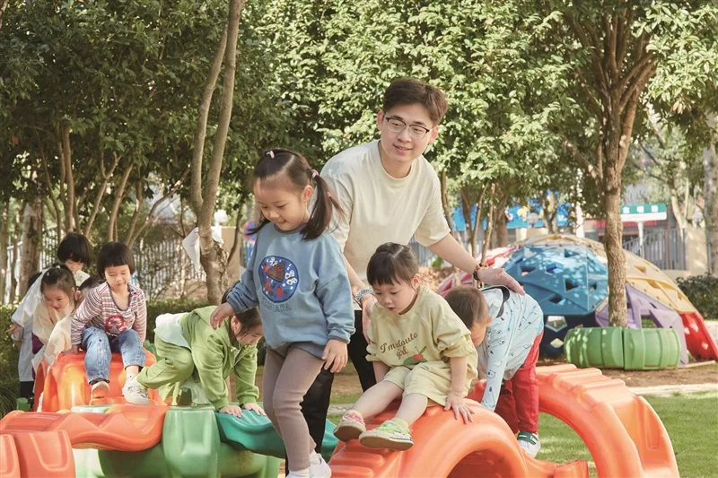 李胜祥：“阳光男团”里的“音乐爸爸”