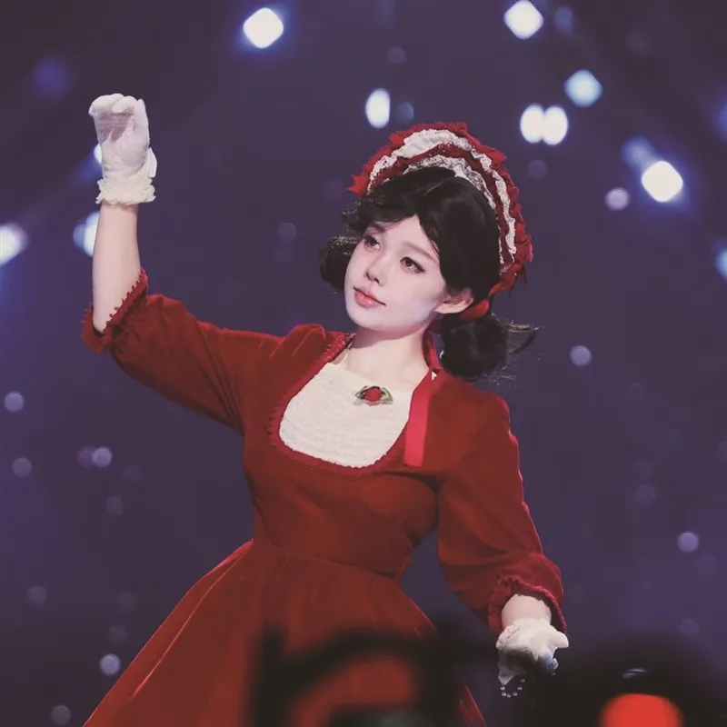 温州姑娘“芭比”扮演机器人火出圈