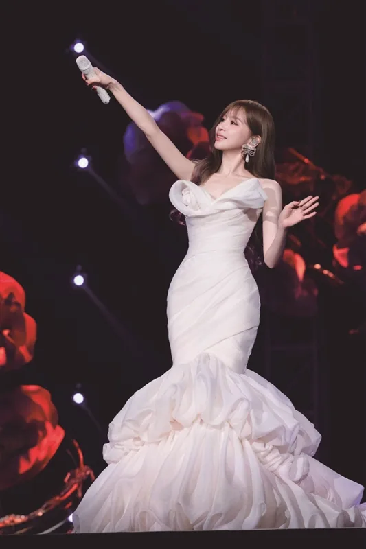 4月25日，王心凌领衔群星温州开唱