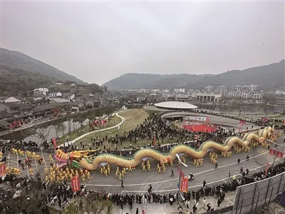 从百年商埠到千年古驿 鳌江划大龙首次跨区域巡游