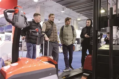 创新温州·智造强城 新生代企业家走进温州工博会