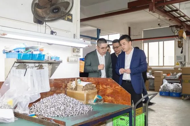 龙湾区委书记夏禹桨开展“大走访大调研大服务大解题”活动