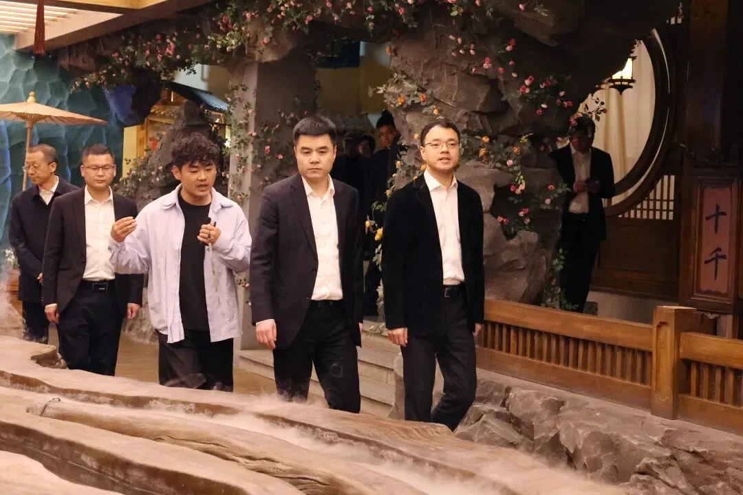 龙湾区党政代表团来泰考察交流