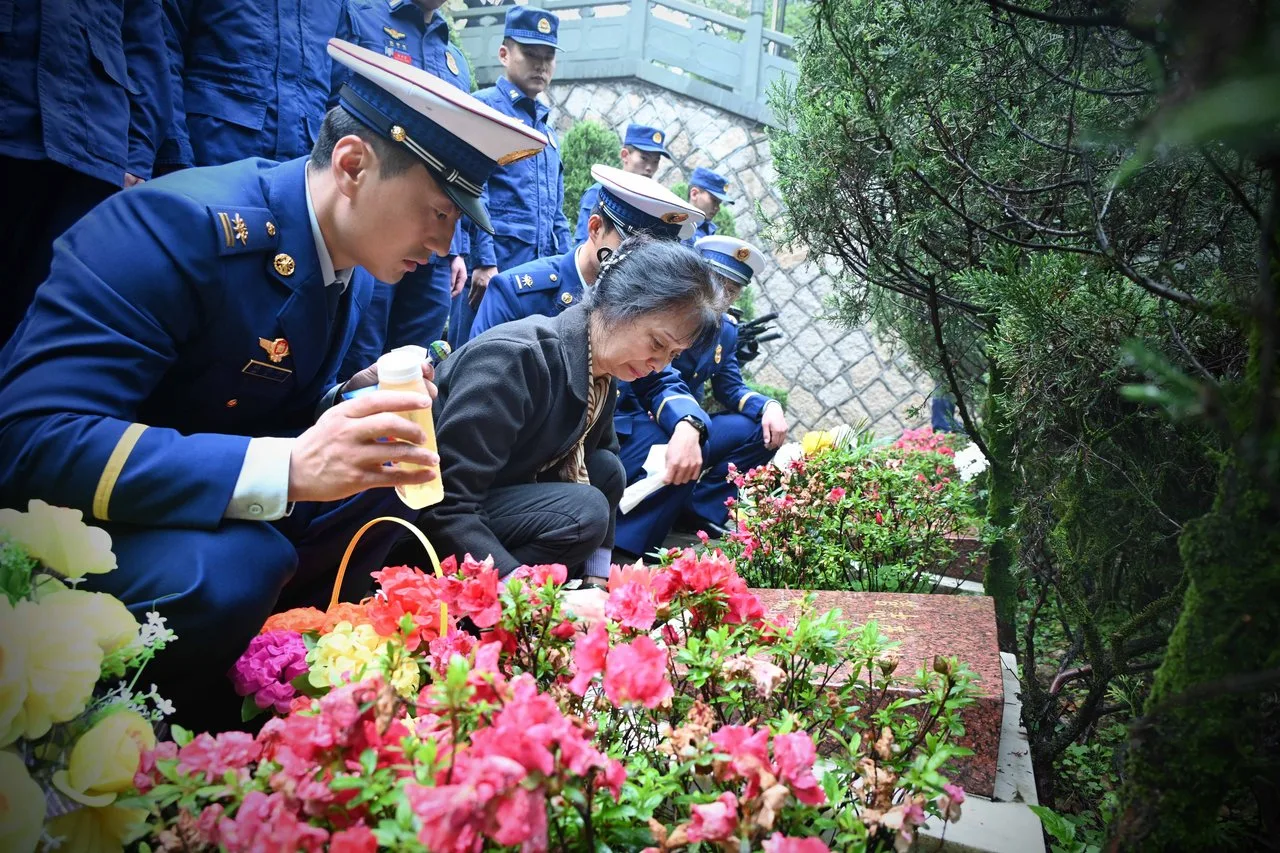 英雄精神永流传，这份缅怀持续了20多年