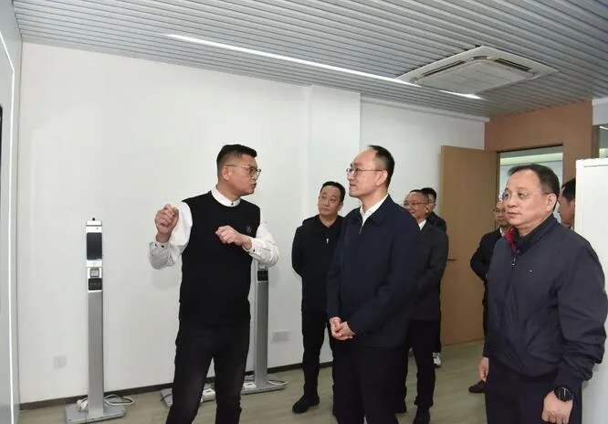 平阳县委书记孟晓斌调度县经信局工作