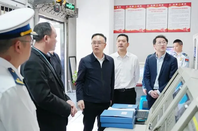 乐清市委书记戴旭强检查安全生产并调研“五一”假期促消费工作
