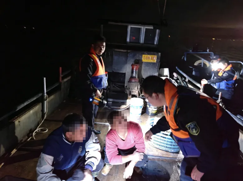 累计捕捞百余公斤 温州海警侦破伏休期非法捕捞案