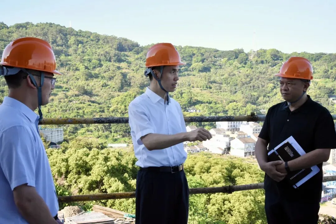 苍南县委书记张本锋督查重点项目建设工作