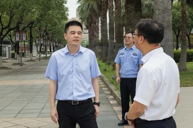 龙湾区领导检查指导中高考准备工作