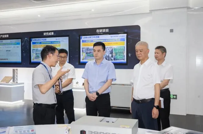 龙湾区委书记夏禹桨走进温州新光谷：与政协委员共议平台高质量发展良策