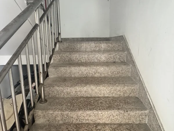 走访两处老旧小区，看楼栋治理中的文明细节