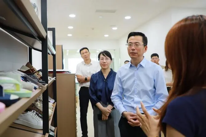 鹿城区委书记张崇波调研服务业发展工作 打造服务业发展高地