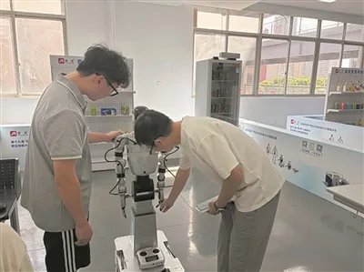 才下讲台即上产线 温州高职教师暑假进企“取经”忙