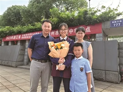 当医师节邂逅七夕节 一起聆听九对“白大褂”背后的爱情日常 - 配图2