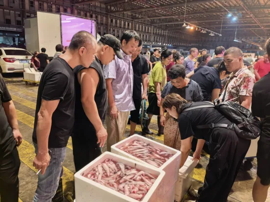 小开渔首批渔获抢滩温州，梭子蟹领衔海鲜批量上市 - 配图2