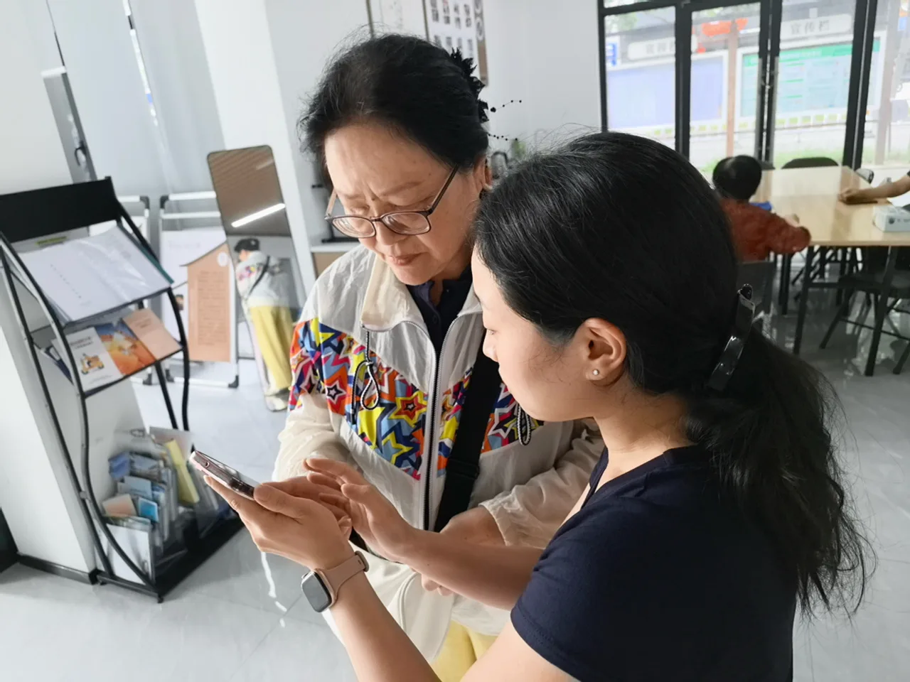 老人莫名被扣款超4000元，温州瓯海社工硬核维权全额追回 - 配图2