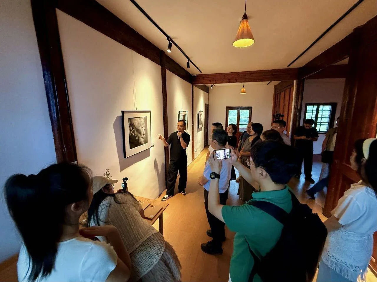 光影致敬老兵！抗战老兵肖像展《即山河》在温州三垟湿地举行 - 配图3
