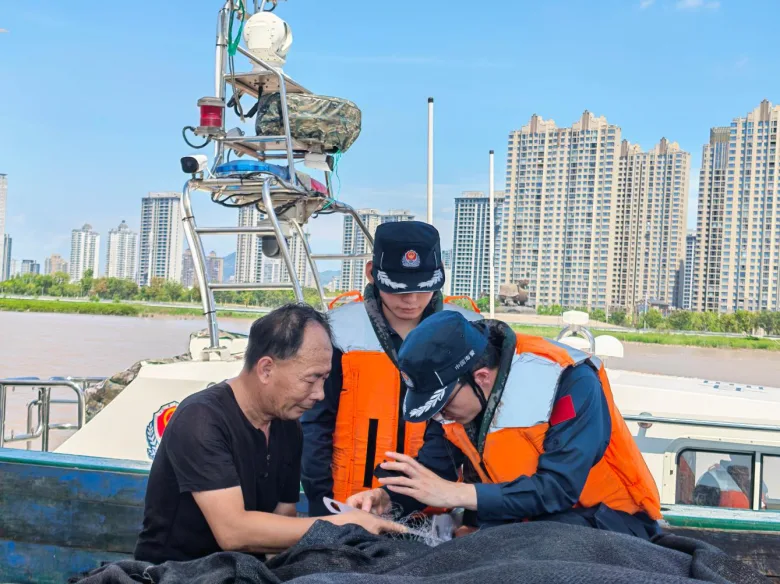 温州“小开渔”有序启动 海警多措并举护航渔民平安作业 - 配图2
