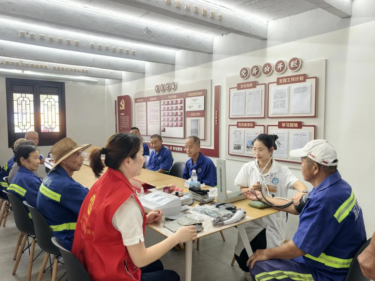 夏送清凉，瓯海供电为户外劳动者撑起“遮阳伞” - 配图2