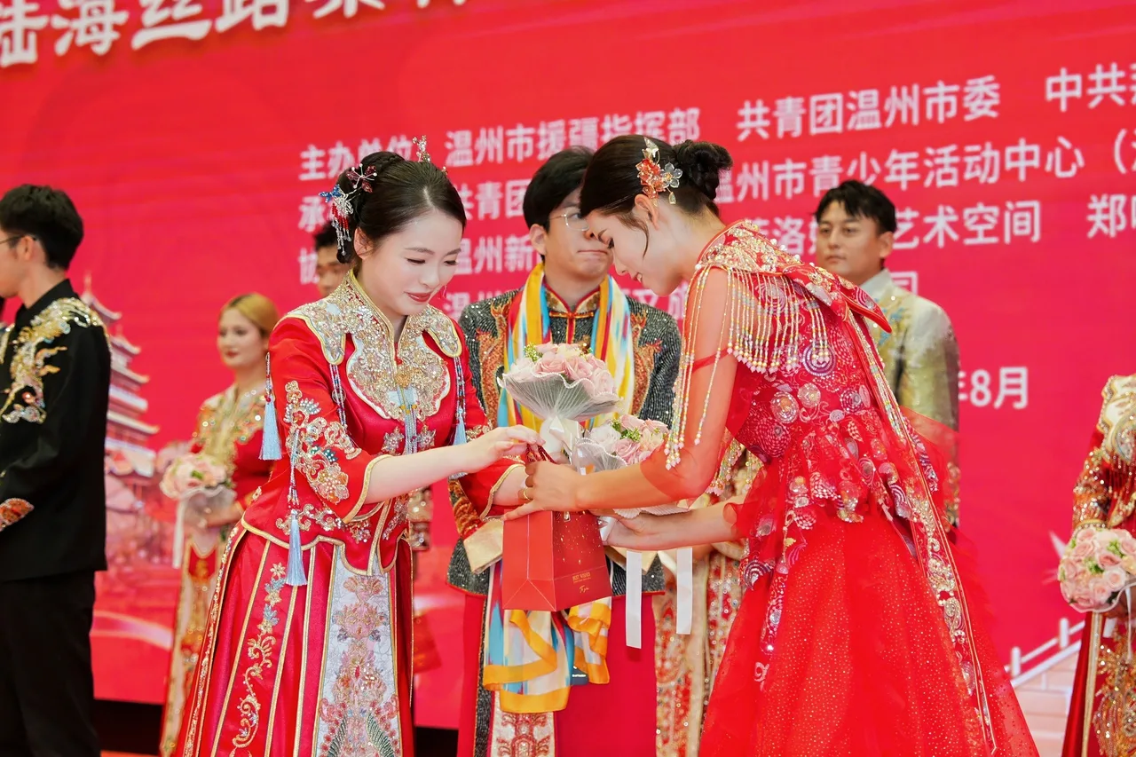 园博结良缘！温拜阿14对新人跨越万里共赴集体婚礼 - 配图2