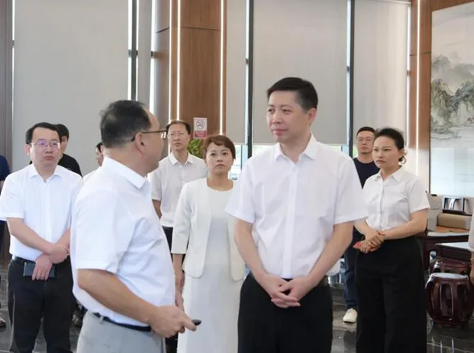 龙港市委书记林海涵调研塑造现代治理工作