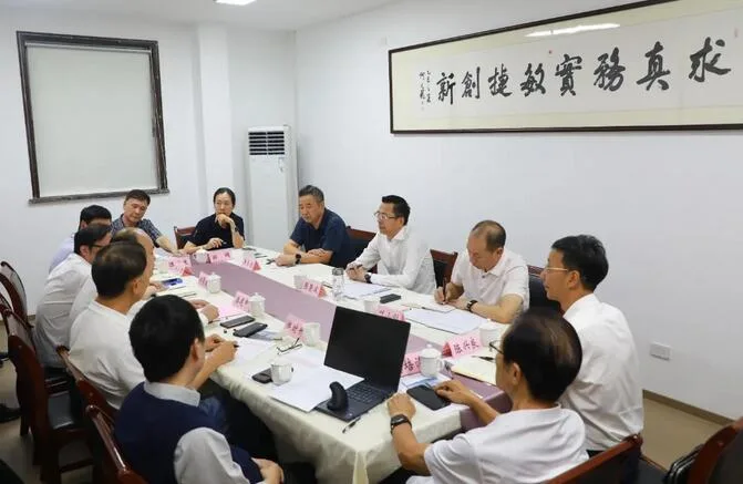 鹿城区委书记张崇波赴区“三会”开展专题调研并召开“亲清直通车·鹿力同心面对面”政企恳谈会
