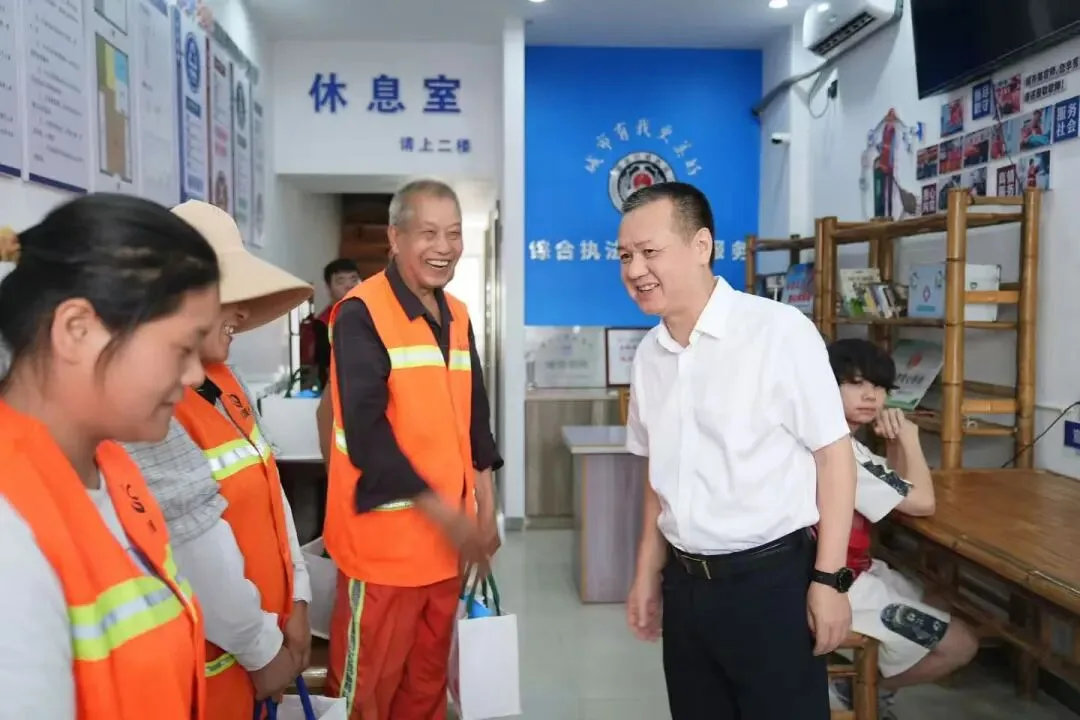 永嘉县委书记吴呈钱走访慰问高温一线劳动者