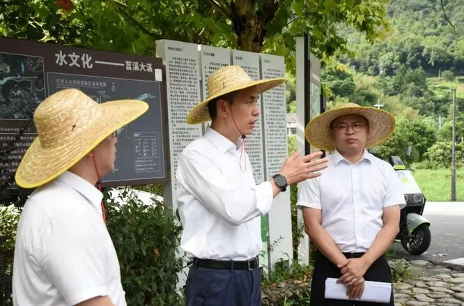苍南县委书记张本锋调研人大代表联络站建设工作