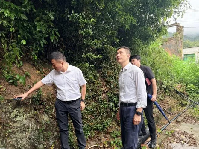苍南县委书记张本锋一线督导防汛防台工作