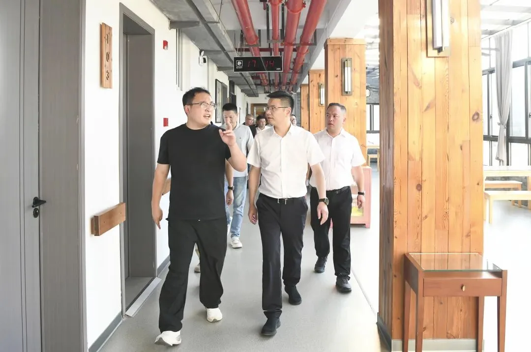 文成县委书记杨德听督导检查台风“沙德尔”防御应对工作并主持召开视频调度会