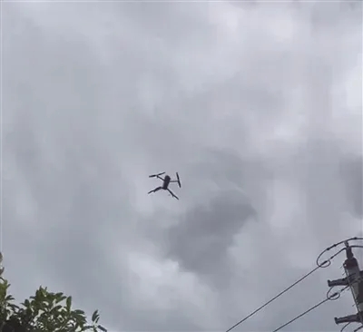 抓紧撤离！无人机 “空中喊话”