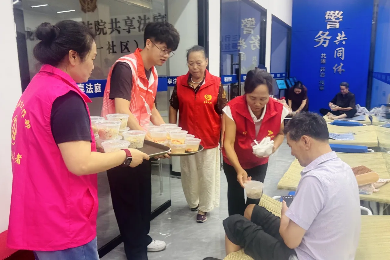 从“被安置”到“主动帮” 龙港安置点飘出家常味