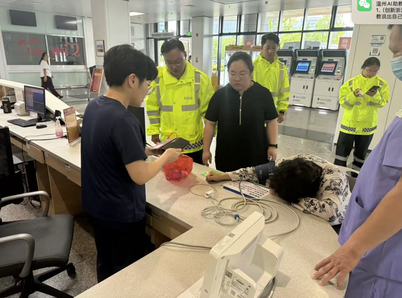 风雨中为手术抢时间 温州海经区防台一线一幕幕温情上演 - 配图3