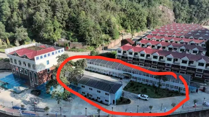 文成突发山洪瞬间摧毁40间板房 60名施工人员“听指挥”躲过一劫 - 配图4